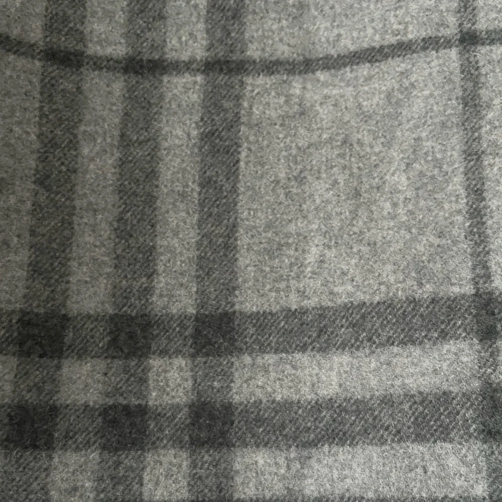 Burberry Check Wool Scarf  in Gray/Black Plaid Unisex - Picture 4 of 9